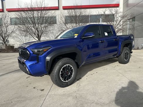 Used 2025 Toyota Tacoma TRD Off-Road w/ TRD Off Road Upgrade Package image 3