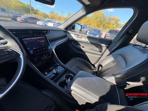 Used 2024 Jeep Grand Cherokee L Limited image 22