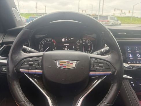Used 2023 Cadillac XT6 Premium Luxury FWD image 16