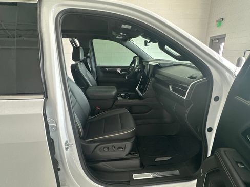 Used 2025 GMC Yukon Elevation w/ Technology Package AWD/4WD image 14