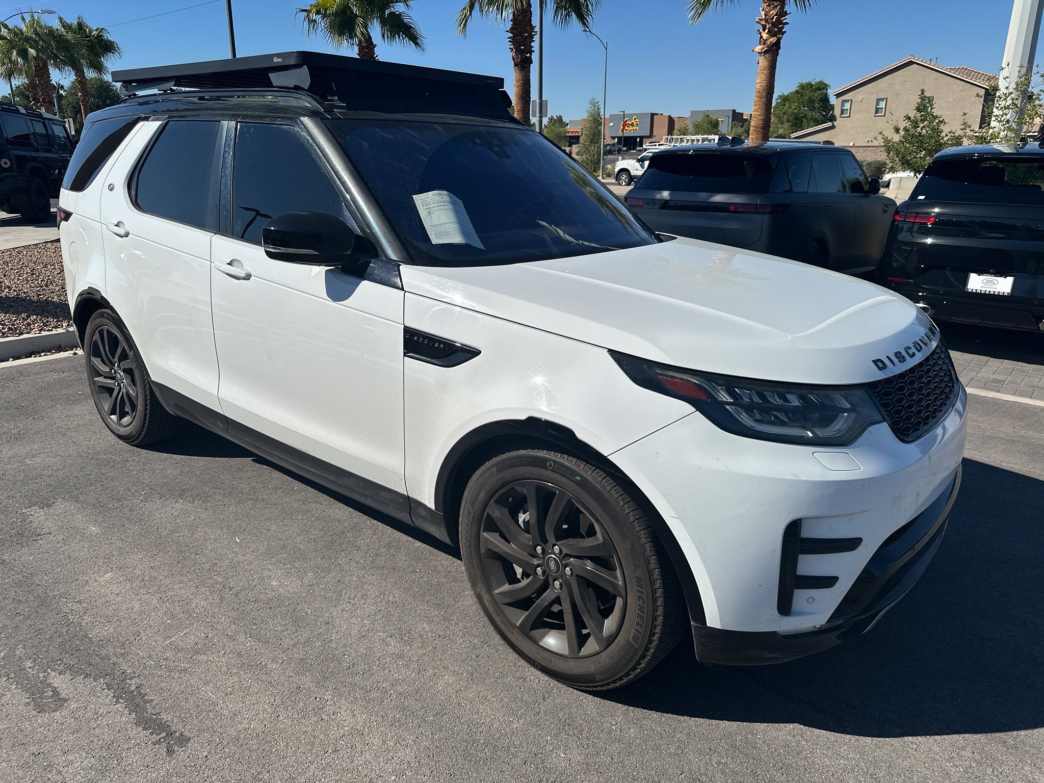 Used 2018 Land Rover Discovery HSE AWD/4WD image 2