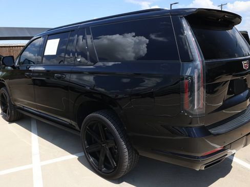 Used 2025 Cadillac Escalade ESV Sport AWD/4WD image 7
