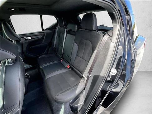 Used 2024 Volvo XC40 B5 Plus image 28