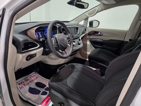 Used 2024 Chrysler Voyager LX image 16