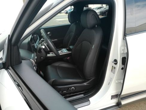 Used 2024 Genesis GV60 RWD image 14