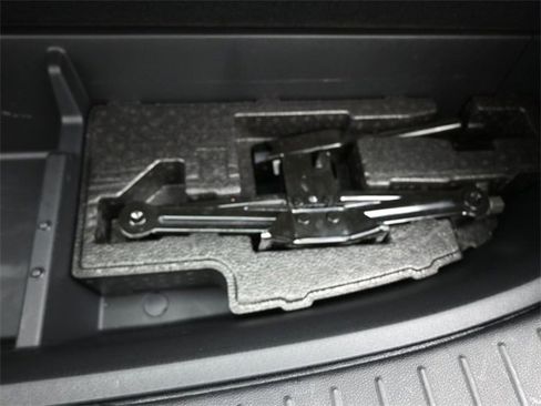 Used 2022 Hyundai Santa Fe Limited w/ Cargo Package image 12