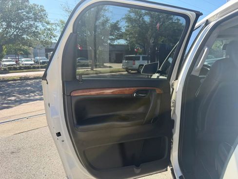 Used 2010 Saturn Outlook XR FWD image 14