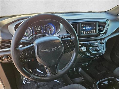 Used 2018 Chrysler Pacifica Touring Plus w/ S Appearance Package FWD image 13