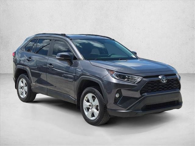 Used 2020 Toyota RAV4 XLE w/ Convenience Package AWD/4WD image 3
