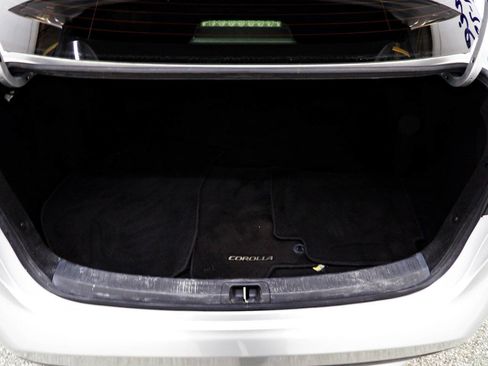 Used 2022 Toyota Corolla LE FWD image 13
