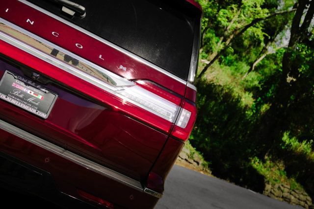 Used 2021 Lincoln Navigator Reserve w/ Luxury Package AWD/4WD image 5