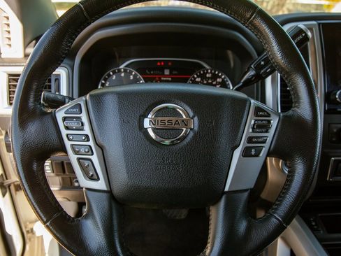 Used 2021 Nissan Titan SV w/ SV Convenience Package image 15
