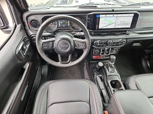 Certified 2025 Jeep Wrangler Unlimited Rubicon AWD/4WD image 11
