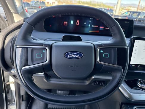 Used 2025 Ford Expedition Platinum image 26