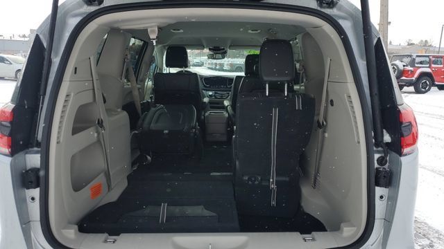 Used 2024 Chrysler Pacifica Touring-L FWD image 26