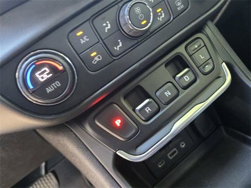 Used 2021 GMC Terrain SLT image 16