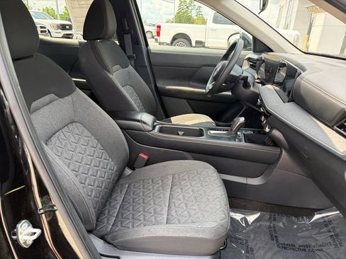 Used 2025 Nissan Kicks SV AWD/4WD image 25