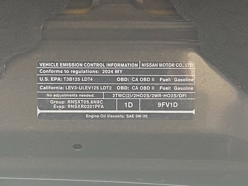 Used 2024 Nissan Titan SV w/ SV Convenience Package image 36