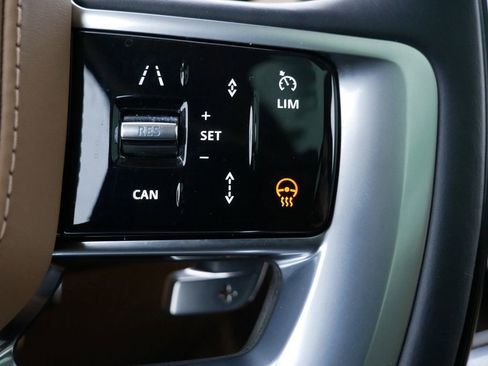 Used 2025 Land Rover Range Rover SE image 23