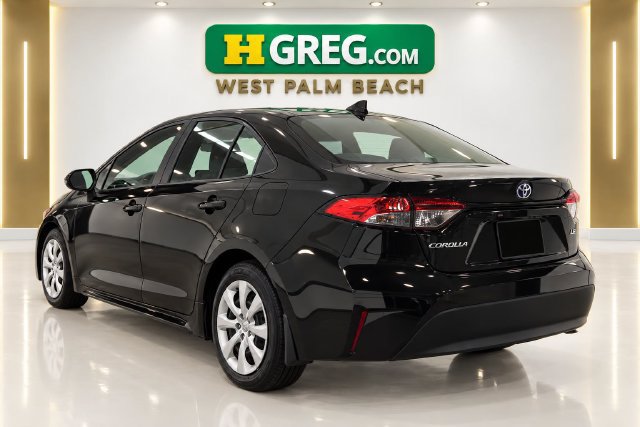 Used 2025 Toyota Corolla LE FWD image 2