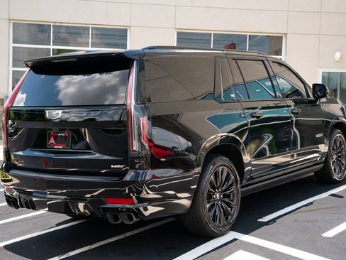 Used 2023 Cadillac Escalade ESV V w/ LPO, ONYX Package AWD/4WD image 12
