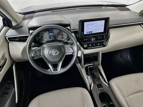 Used 2025 Toyota Corolla Cross LE FWD image 21