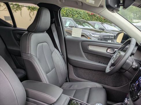 Used 2025 Volvo XC40 B5 Ultra w/ Climate Package image 22