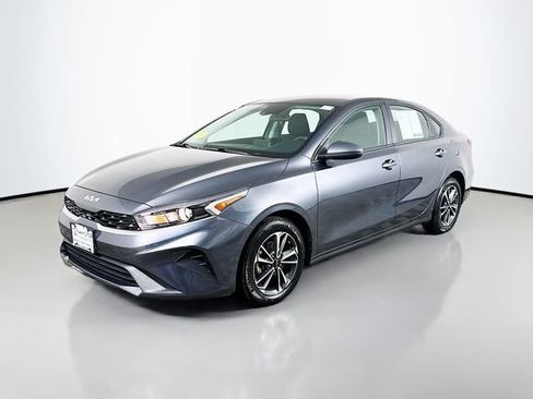 Used 2024 Kia Forte LXS image 2