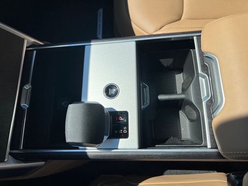 New 2025 Land Rover Range Rover SE image 24