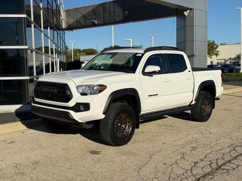Used 2022 Toyota Tacoma SR5 w/ Trail Edition image 7