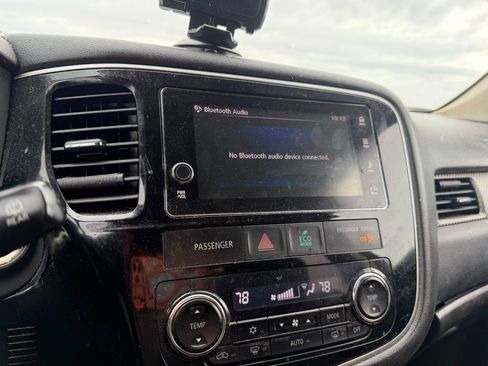 Used 2017 Mitsubishi Outlander SE FWD image 13