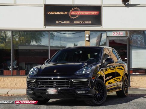 Used 2018 Porsche Cayenne GTS image 1