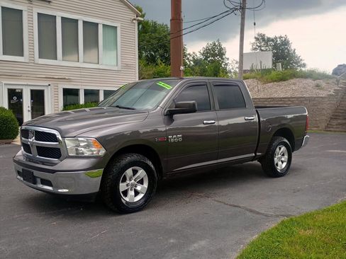 Used 2014 RAM 1500 Classic SLT image 1