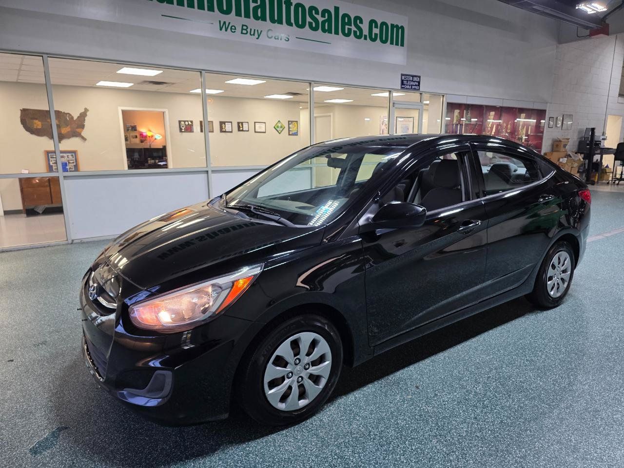 Used 2017 Hyundai Accent SE FWD image 2