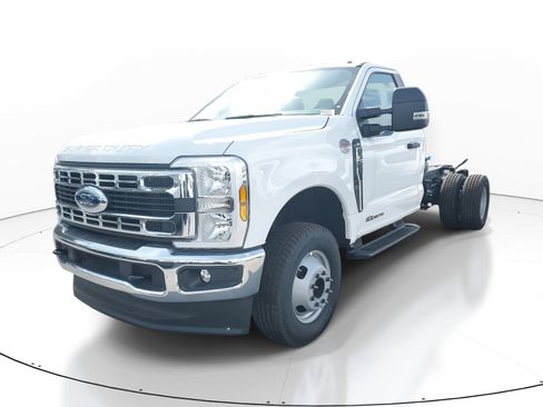 New 2024 Ford F350 XL w/ XL Chrome Package image 3