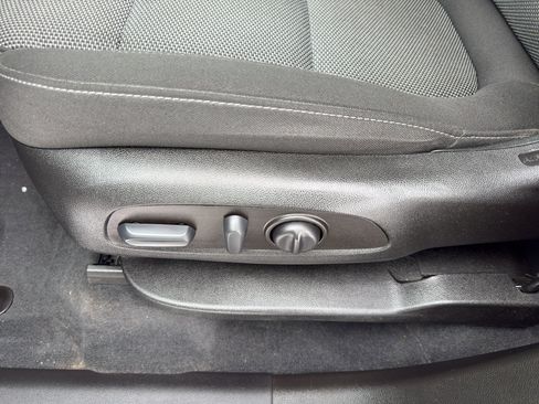 Used 2022 Chevrolet Traverse LT image 16