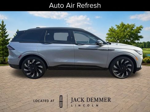 Used 2024 Lincoln Nautilus Reserve w/ Equipment Group 203A AWD/4WD image 8