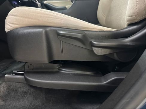 Used 2022 Chevrolet Traverse LS image 22