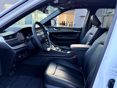 New 2025 Jeep Grand Cherokee Limited AWD/4WD image 13