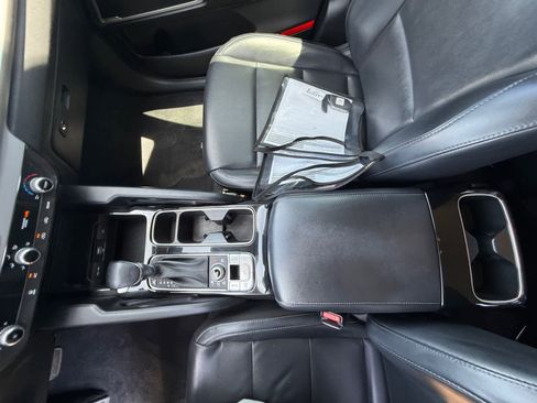 Used 2020 Kia Telluride LX AWD/4WD image 17