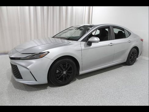 Used 2025 Toyota Camry LE FWD image 3