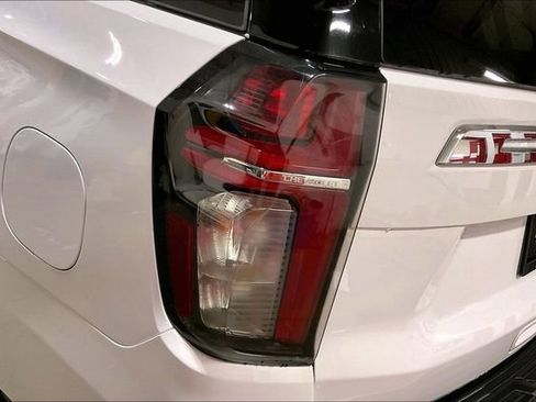 Used 2021 Chevrolet Tahoe LT image 30