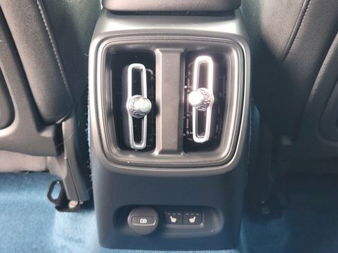 Used 2023 Volvo XC40 Recharge Ultimate image 30