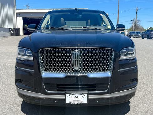 Used 2022 Lincoln Navigator Reserve AWD/4WD image 2