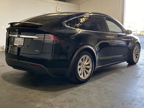Used 2018 Tesla Model X image 4