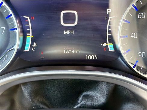 Used 2025 Chrysler Pacifica Select FWD image 12