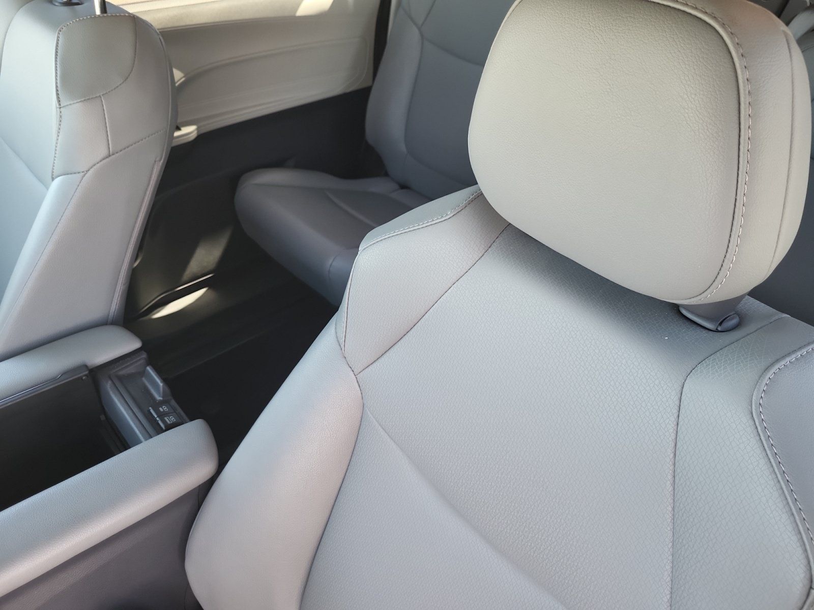 Certified 2023 Toyota Sienna XLE FWD image 18