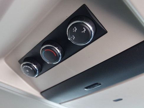 Used 2013 Chrysler Town & Country Touring FWD image 28