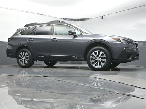 Used 2022 Subaru Outback Premium image 35