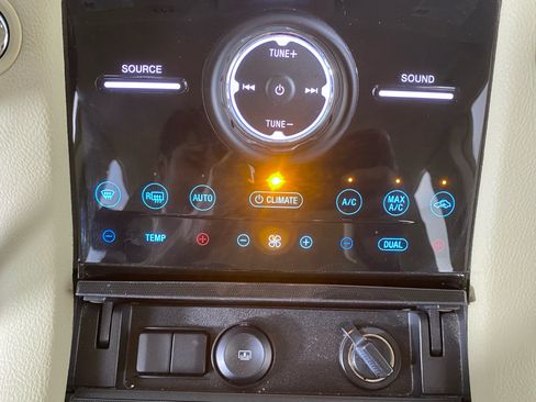 Used 2015 Ford Taurus Limited w/ Equipment Group 301A FWD image 25